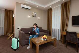 Отель Crystal Hotel Киев Номер-студио Делюкс с кроватью размера "queen-size"-7