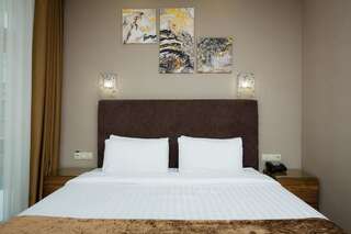 Отель Crystal Hotel Киев Номер-студио Делюкс с кроватью размера "queen-size"-5